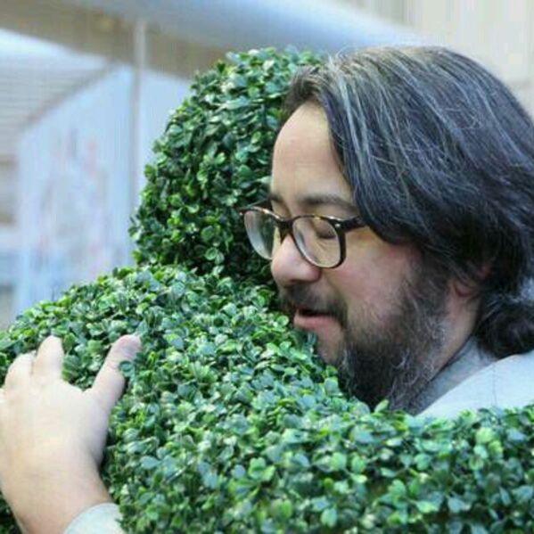 A Hedge Man entertainer performing at a corporate event in Berlin